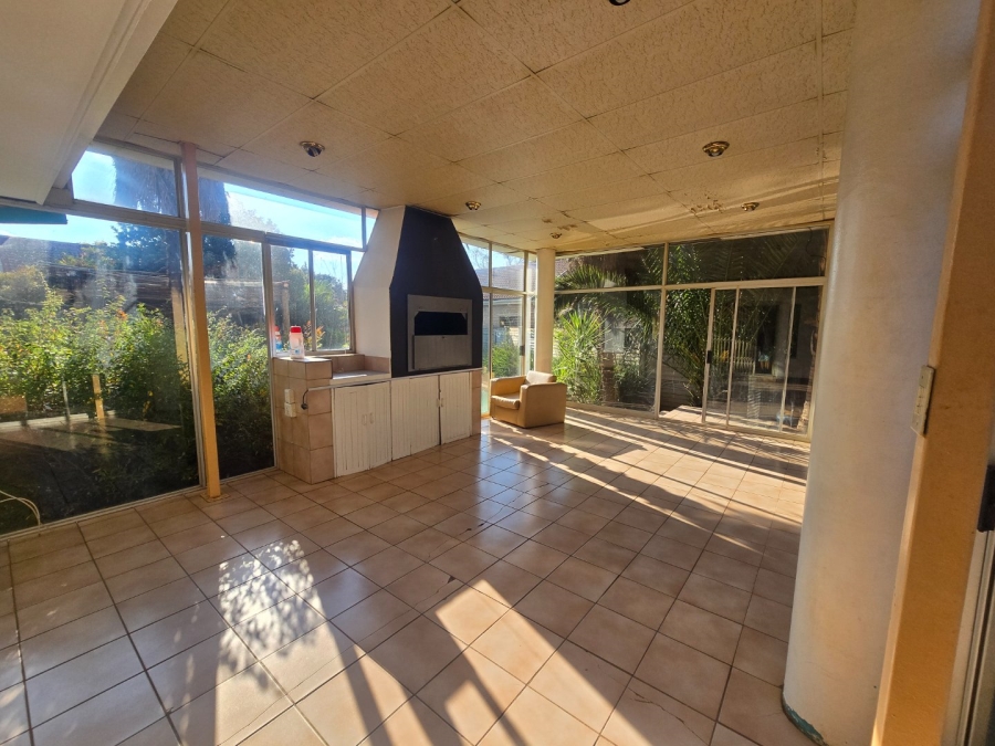 4 Bedroom Property for Sale in Heuwelsig Free State